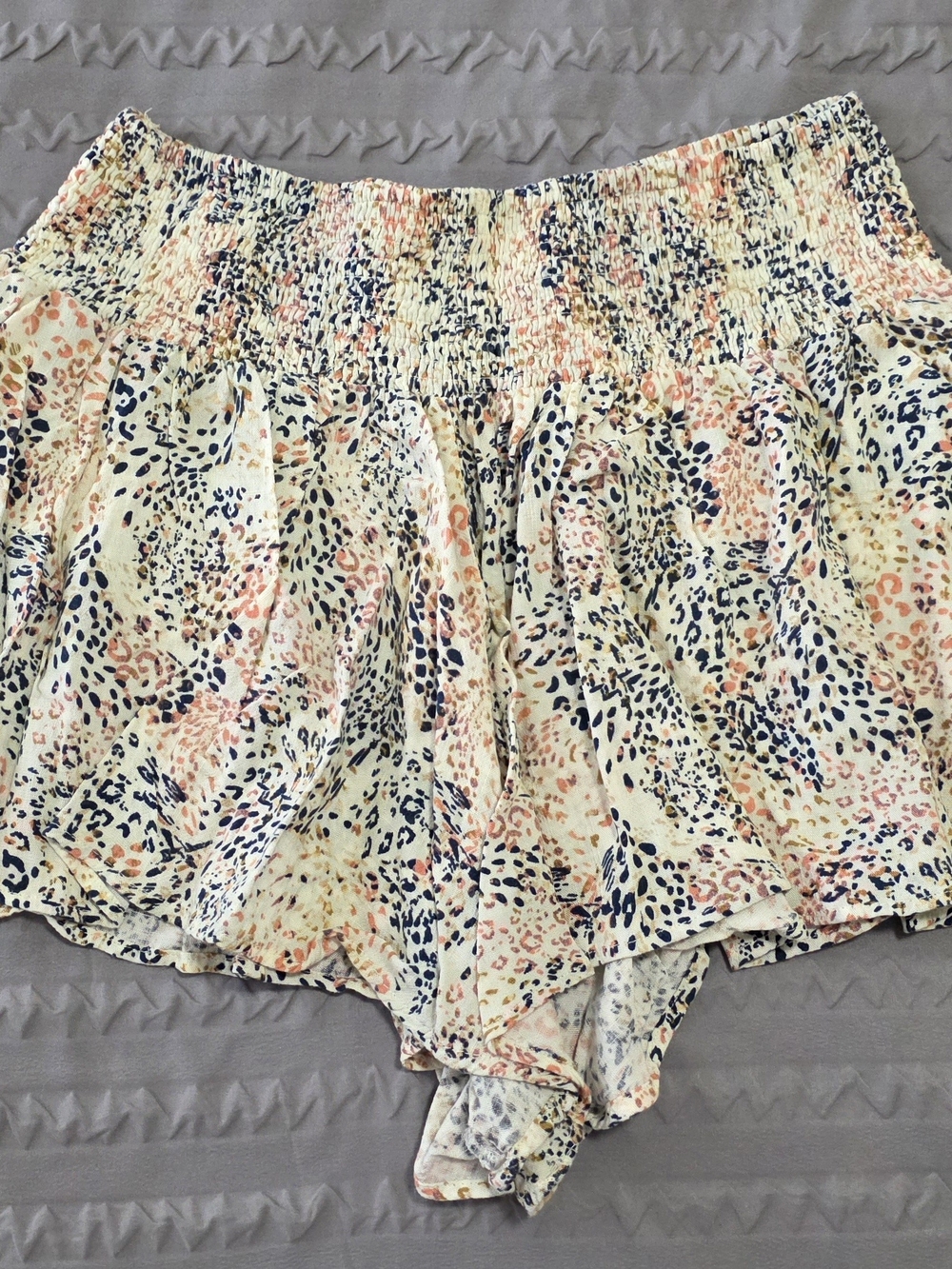 Ariat Smocked Waist Floral-Leopard Print Women’s Shorts - Cream & Navy